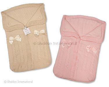 Gestricktes Babynestchen mit Polsterung und Schleifen - Großhandel