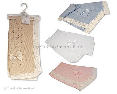 Baby Strickdecke mit Pointelle Muster, Spitze und Schleife - Großhandel