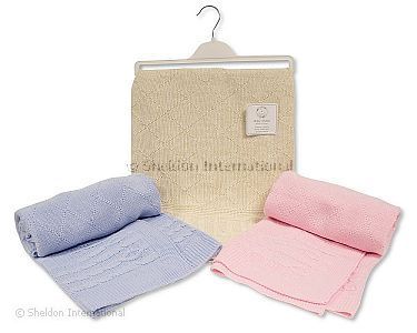 Baby Strickdecke mit Rautenmuster und Zopf-Strick - Großhandel